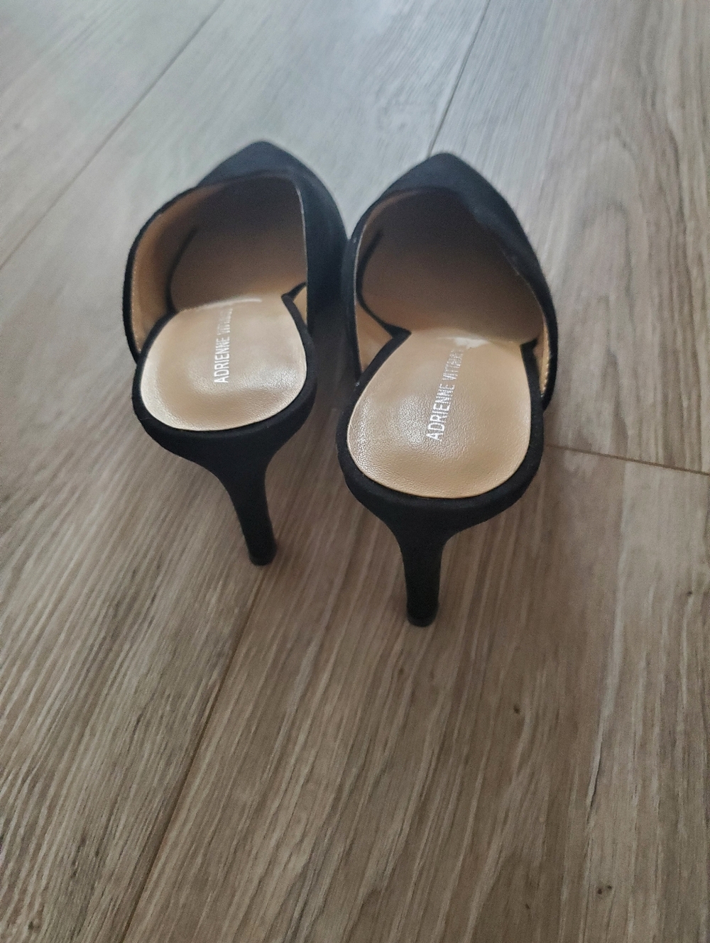 Adrienne Vittadini Black Pointed Toe Slingback Kitten Heels - Picture 2 of 4